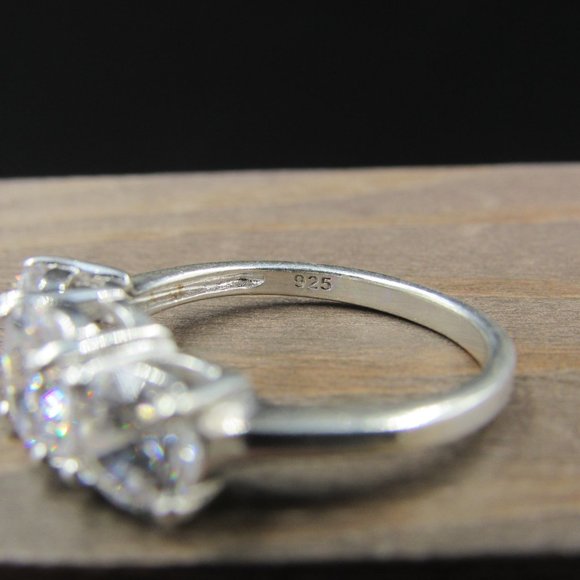Size 7 Sterling Silver Amazing Triple Cubic Zirconia Band Ring Vintage - Picture 6 of 9